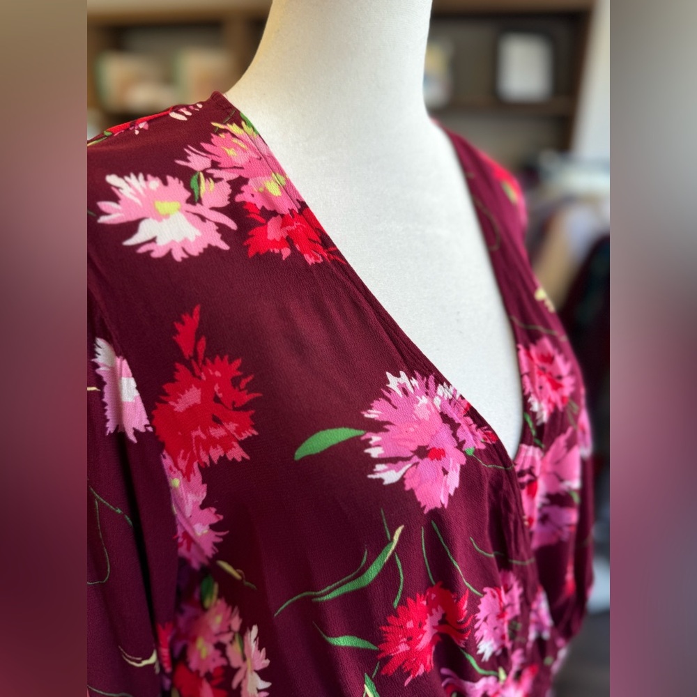 SOLD / Express Floral Peplum V Neck Top Large